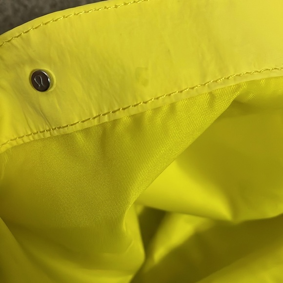 Lululemon Athletica Side-Cinch Shopper Tote - Picture 8 of 9